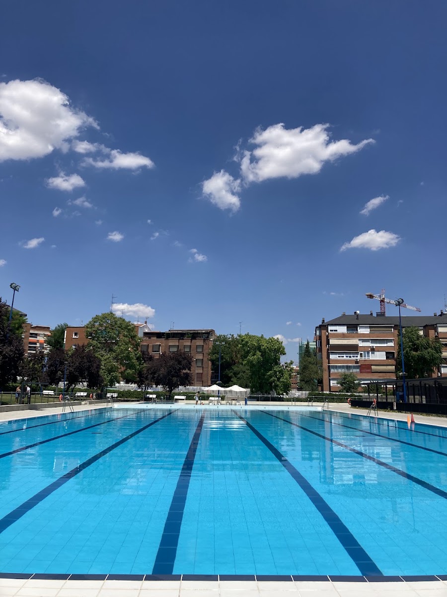 Centro Deportivo Municipal Blanca Fernández Ochoa (La Mina)