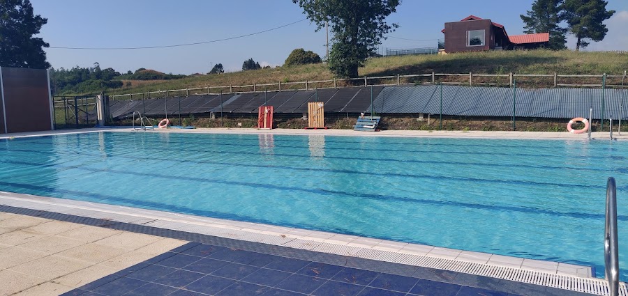 Piscina Municipal de Santiso