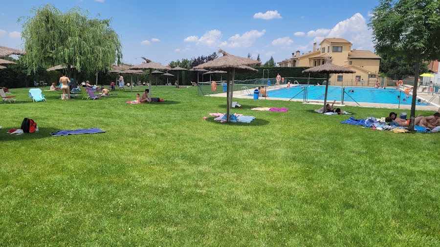 Piscina municipal de Torrecaballeros