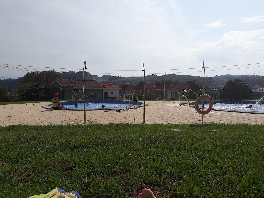 Piscinas Municipales de Cacicedo