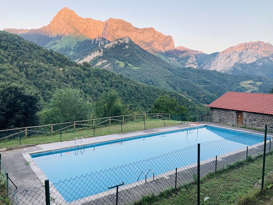Piscina Municipal de Ponga